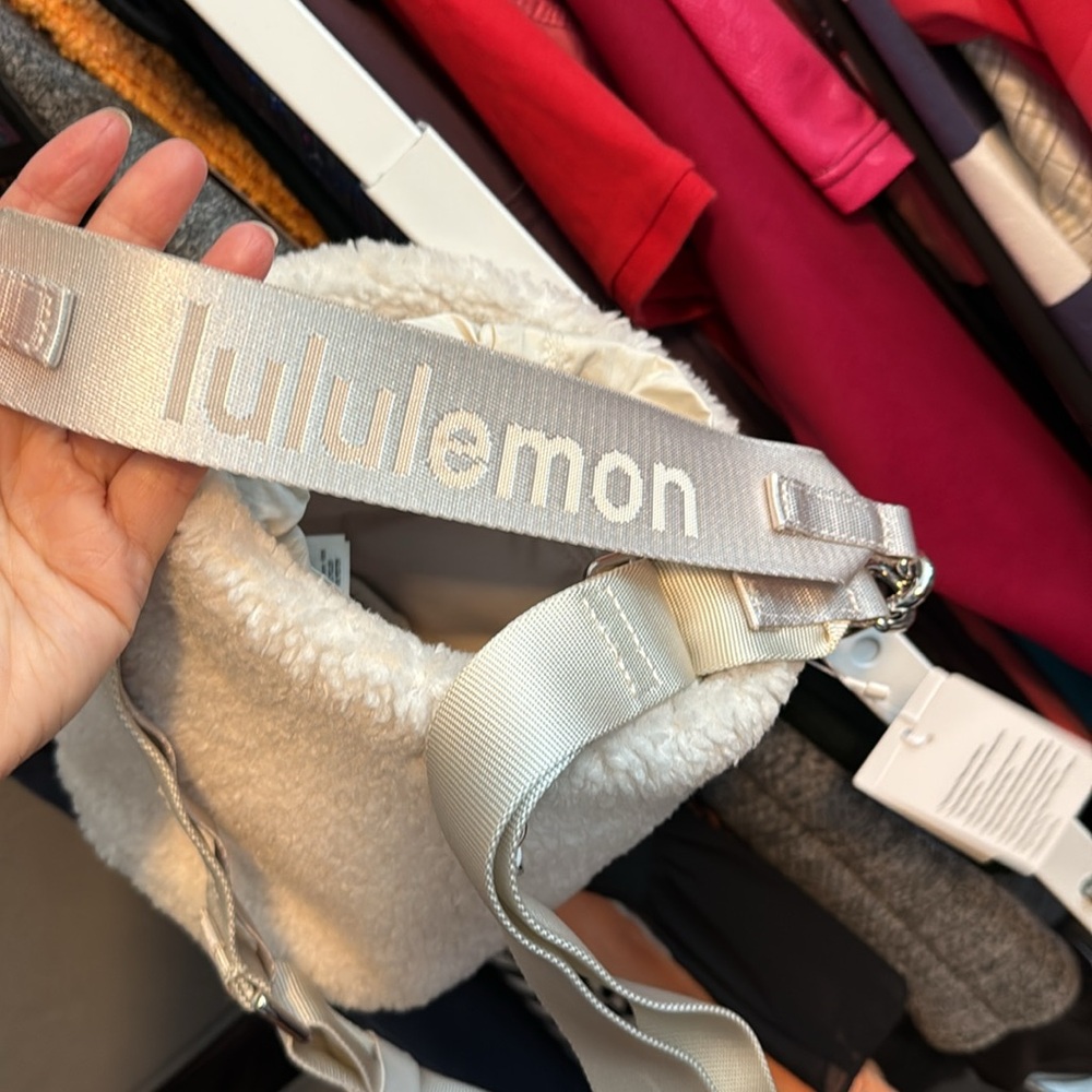 NWT Lululemon New Year Crossbody Fleece Bucket Bag 2.5L WORDMARK White Opal LOGO - Picture 5 of 7